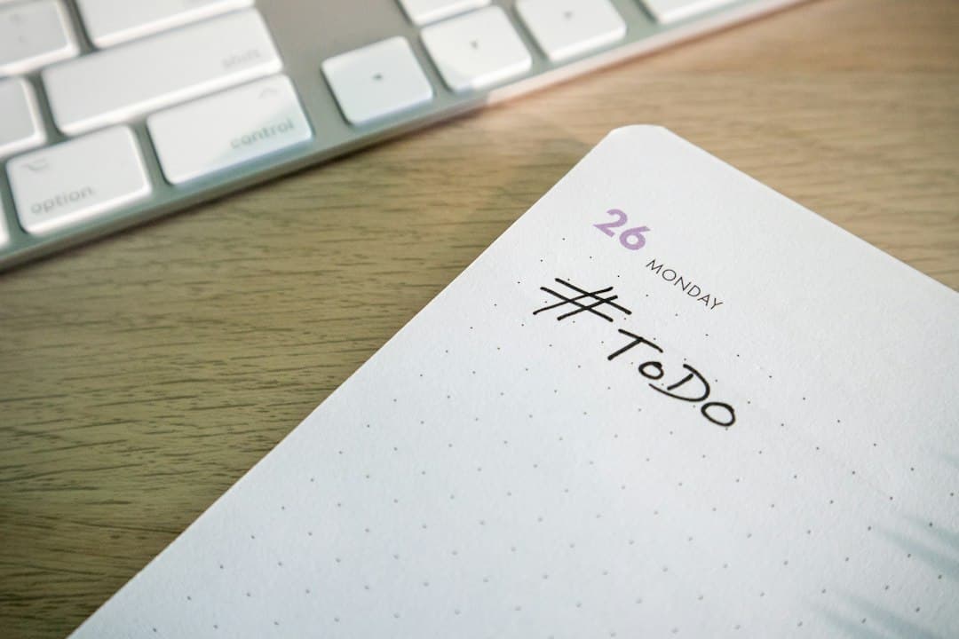 Calendrier posé sur un bureau pour planifier la durée d'un abonnement