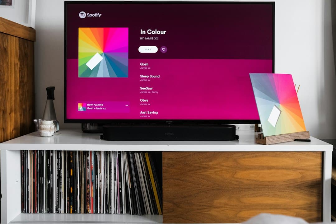 Écran de télévision affichant une grille d'applications de streaming