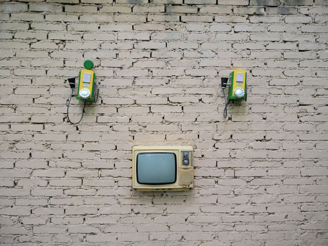 Téléviseur dans un salon contemporain
