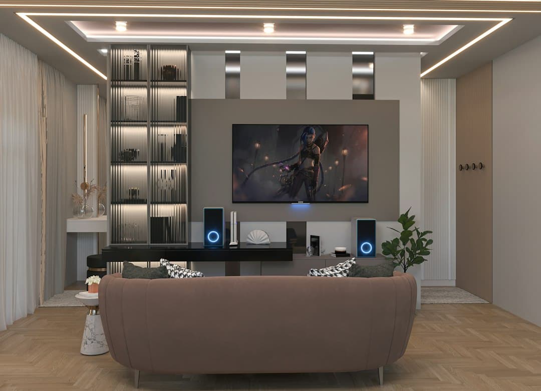 Home cinéma avec un grand écran et des enceintes